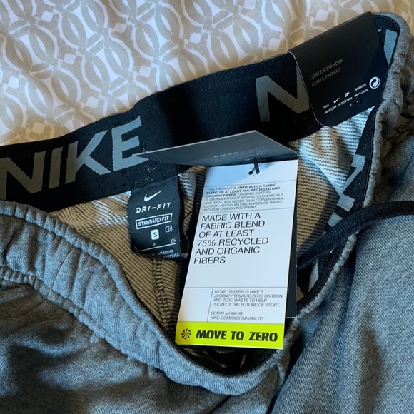 Nike training dri-fit sweatpants in gray - Picture 5 of 8